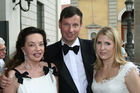 (C)fotodienst/Kai Bornhak - München, den 27.07.2006 -  Alexandra Kauka und ihr Sohn Markus Nolf mit seiner Freundin Nina bei den Opernfestspielen in München.