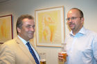 Brüssel - Sommerempfang und Vernissage anlässlich des erfolgreichen Abschlusses der österreichischen Ratspräsidentschaft 2006 in den Räumlichkkeiten des Verbindungsbüros des Landes Niederösterreich: li Gerald Lonauer (Leiter des oö Verbindungsbüros) - Foto: www.iManufaktur.at