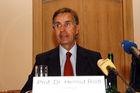 Pressekonferenz vom Verband der Vereine Creditreform e.V. in Düsseldorf zum Schwerpunkt Insolvenzen, Neugründungen und Löschungen des 1. Halbjahres 2006. Professor Dr. Helmut Rödel