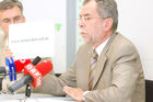 (c) Fotodienst / Daniel K. Gebhart - Pressekonferenz - Van der Bellen - Die Grünen - Grüne Kritik am ÖVP-SPÖ-Umweltzerstörungsgesetz, Aktuelles, Initiativen gegen den Schwarzfunk ORF - Foto: Univ. Prof. Dr. Alexander Van der Bellen (Bundessprecher und Klubobmann - Die Grünen).