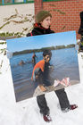 (C) fotodienst / Johannes Hloch - Wien, 6.12.2010; Am 6.12.2010 erhält der austro-brasilianische Bischof Erwin Kräutler in Stockholm aufgrund seines Einsatzes für die Rechte der Indigenen in Amazonien den Alternativ-Nobelpreis. Er wird damit auch explizit für seinen mutigen Einsatz gegen das Mega-Kraftwerk Belo Monte geehrt, für das die steirische Andritz AG die Turbinen liefern möchte. Welthaus Wien und die Dreikönigsaktion, Hilfswerk der Katholischen Jungschar, organisierten am Tag der Preisverleihung eine Solidaritätsaktion vor dem Andritz-Gebäude in Wien.