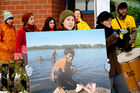 (C) fotodienst / Johannes Hloch - Wien, 6.12.2010; Am 6.12.2010 erhält der austro-brasilianische Bischof Erwin Kräutler in Stockholm aufgrund seines Einsatzes für die Rechte der Indigenen in Amazonien den Alternativ-Nobelpreis. Er wird damit auch explizit für seinen mutigen Einsatz gegen das Mega-Kraftwerk Belo Monte geehrt, für das die steirische Andritz AG die Turbinen liefern möchte. Welthaus Wien und die Dreikönigsaktion, Hilfswerk der Katholischen Jungschar, organisierten am Tag der Preisverleihung eine Solidaritätsaktion vor dem Andritz-Gebäude in Wien.