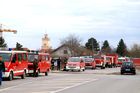 (C) fotodienst/Walter Vymyslicky - Dürnkrut 03.04.2006 - FOTO.: Die STraßen waren voll mit Feuerwehrfahrzeugen
