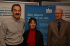 (C) fotodienst/ Marco Frauchiger - Bern 20.02.2006 – Die Alpen-Initiative zieht nach 12 Jahren Bilanz über den Alpenschutzartikel und informiert über das weitere Vorgehen von der Verlagerung des Schwerverkehrs auf die Schiene. FOTO: v.l Fabio Pedrina (Nationalrat (SP/TI), Präsident Alpen-Initiative); Christa Mutter (Vorstands- und Ausschussmitglied Alpen-Initiative); Alf Arnold (Geschätsführer Alpen- Initiative) .