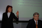 (C)fotodienst/Fabio Confessore - Zürich - 09.02.2006 - Nobel Biocare AG: Bilanz-Medienkonferenz 2005- Fr. Heliane Canepa (President & CEO)- Hr. Thomas Bögli - Presentationsstand
