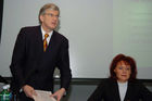 (C)fotodienst/Fabio Confessore - Zürich - 09.02.2006 - Nobel Biocare AG: Bilanz-Medienkonferenz 2005
- Fr. Heliane Canepa (President & CEO)
- Hr. Thomas Bögli 
- Presentationsstand