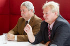 (c) fotodienst / Anna Rauchenberger - Wien, am 16.11.2010 - Im Rahmen einer Pressekonferenz im Justizcafé präsentierte heute die Firma 'Consultor' nicht nur ihr Unternehmensprofil, sondern auch Versicherungskonzepte für Managerhaftpflicht (D&O) sowie ein in Österreich weitgehend unbekannten Berufsbild ? das des Assekuradeurs. FOTO v.l.: Dr. Helmut Tenschert, Geschäftsführender Gesellschafter, Consultor  Versicherungsservice und Wirtschaftsberatung, MMag. Wolfgang Alphart, Geschäftsführender Gesellschafter, Consultor  Versicherungsservice und Wirtschaftsberatung