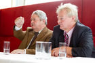 (c) fotodienst / Anna Rauchenberger - Wien, am 16.11.2010 - Im Rahmen einer Pressekonferenz im Justizcafé präsentierte heute die Firma 'Consultor' nicht nur ihr Unternehmensprofil, sondern auch Versicherungskonzepte für Managerhaftpflicht (D&O) sowie ein in Österreich weitgehend unbekannten Berufsbild ? das des Assekuradeurs. FOTO v.l.: Dr. Helmut Tenschert, Geschäftsführender Gesellschafter, Consultor  Versicherungsservice und Wirtschaftsberatung, MMag. Wolfgang Alphart, Geschäftsführender Gesellschafter, Consultor  Versicherungsservice und Wirtschaftsberatung