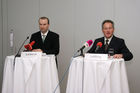 Reed Exhibitions Messe Wien - Vienna Autoshow 2006. Bild: DI Matthias Limbeck (GF New Business, Veranstalter Reed Exhibitions Messe Wien) und Direktor KommR Peter Leißing (Sprecher der österreichischen Automobilimporteure, Co-Veranstalter). Foto: Anna Rauchenberger, am 11.01.2006