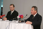 Reed Exhibitions Messe Wien - Vienna Autoshow 2006. Bild: DI Matthias Limbeck (GF New Business, Veranstalter Reed Exhibitions Messe Wien) und Direktor KommR Peter Leißing (Sprecher der österreichischen Automobilimporteure, Co-Veranstalter). Foto: Anna Rauchenberger, am 11.01.2006