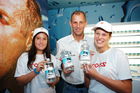 Alles FÜR DEN GAST - Herbst 2005
Thomas Muster präsentiert TOMS WATER
Foto: www.siebinger.com