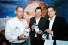 Alles FÜR DEN GAST - Herbst 2005
Thomas Muster präsentiert TOMS WATER
Thomas Muster, Peter Lindmoser - GF Fresh Water, Thomas Wollner - Moderator
Foto: www.siebinger.com
