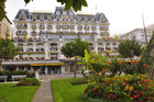 Das Suisse Majestic Hotel sieht dem Montreux Palace Hotel ähnlich. Es wurde in der Belle Epoque gebaut und kürzlich total saniert. The Suisse Majestic Hotel looks similar to the MOntreux Palace. Both hotels have been built in the Belle Epoque period. 