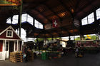Die Gemüse und Früchte-Markthalle in Montreux am Seeufer. Fresh fruits and vegetables market in MOntreux at lake geneva