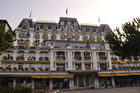 Das Suisse Majestic Hotel sieht dem Montreux Palace Hotel ähnlich. Es wurde in der Belle Epoque gebaut und kürzlich total saniert. The Suisse Majestic Hotel looks similar to the MOntreux Palace. Both hotels have been built in the Belle Epoque period.