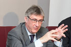 (C) fotodienst/Gudrun Krieger - Wien 03.11.2010 - Dauerthema Ladendiebstahl - Foto: Dr. Fritz Aichinger (Obmann der Bundessparte Handel in der WKÖ)