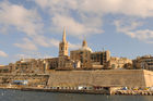 Die prächtige Altstadt von Valletta mit ihren Cathedralen und Wehrmauern von der Fähre nach Sliema aus betrachtet. The historic town of Valletta at the ferry-harbour. Visit: www.visitmalta.com and www.rolfmeierreisen.ch 