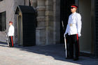 Die Garde vor dem Grand Masters Palace auf dem Palace Square in Valletta auf der Mittelmeer-Insel Malta. Ther guardians in front of the Grand Masters Palace in Valetta on the mediteranian island Malta.
Visit: www.visitmalta.com and www.rolfmeierreisen.ch 