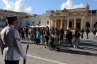 Die Garde vor dem Grand Masters Palace auf dem Palace Square in Valletta auf der Mittelmeer-Insel Malta. Ther guardians in front of the  Grand Masters Palace in Valletta on the mediteranian island Malta.
Visit: www.visitmalta.com and www.rolfmeierreisen.ch 