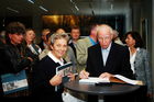 Buchpräsentation und Vernissage im Haus der Stadtgeschichte -  JOHANN BARTH - JOBA: Mensch.Bilder - Salzburg 1950-1975
Viele Signierwünsche beim Autor
Foto: Manfred Siebinger