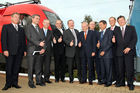 Bahnhof Mosonmagyaróvár vor ÖBB-Lok u. MÁV Lok - v.l.  Alfred Veider (Transport Solutions General Manager Alcatel), Gyula Gaál (Präsident d. Ungarischen Staatsbahn), 
Friedrich Smaxwil (Transportation Systems Siemens), Gábor Dióssy (Undersecretary of  State of Economy and Transport Hungary), Hubert Gorbach(Vizekanzler u. Bundesminister für Verkehr Österreich), Jacques Barrot (EU-Verkehrskommissar), Martin Huber(Vorstandsdir. d. ÖBB-Holding AG),  Serge Tchuruk (Chairman and CEO Alcatel), Alfred Zimmermann (Vorstandsdir. D. ÖBB-Infrastruktur Betrieb AG), László Mosóczi (Dir. Infrastruktur d. Ungarischen Staatsbahn)
