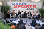 auf der Couch, v.l.: Dr. Franz Löschnak (Präsident d. Österreichischen Bundes-Sportorganisation), Mag. Karl Schweitzer (Sportsstaatssekretär), Mirna Jukic (Schwimmen), Lin Jia (Tischtennis), Victoria Max-Theurer (Dressurreiten), Dr. Erich Haas (Leiter d. Philatelie d. Österreichischen Post), Caroline Weber (Rhythmische Gymnastik), Thomas Geierspichler (Rollstuhlsport)