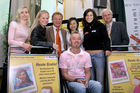 v.l.: Caroline Weber (Rhythmische Gymnastik), Victoria Max-Theurer (Dressurreiten), Mag. Karl Schweitzer (Sportsstaatssekretär), Lin Jia (Tischtennis), Mirna Jukic (Schwimmen), Dr. Erich Haas (Leiter d. Philatelie d. Österreichischen Post), Thomas Geierspichler (Rollstuhlsport, vorne)