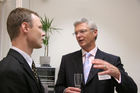 European Space Policy Institute: Eduard Mainoni (BM VIT, rechts) im Gespräch mit Michael A. Jakob (Treasurer ESPI)