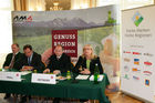 Pressekonferenz Genussregion Österreich, Grazer Burg, Weißer Saal. Sitzend, von li. nach re., Ök.Rat. Gerhard Wlodkowski (Aufsichtsrats-Vorsitzender AMA Marketing GmbH), Josef Pröll (BM für Land- und Forstwirtschaft, Umwelt Wasserwirtschaft), Johann Seitinger (Agrarlandesrat Steiermark), Mag. Corinna Tinkler (Pressesprecherin -  Leiterin Unternehmenskommunikation der Billa AG)