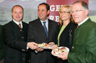 Pressekonferenz Genussregion Österreich, Grazer Burg, Weißer Saal. 
Von li. n. re., Johann Seitinger (Agrarlandesrat Steiermark), Josef Pröll (BM für Land- und Forstwirtschaft, Umwelt Wasserwirtschaft), Mag. Corinna Tinkler (Pressesprecherin - Leiterin Unternehmenskommunikation der Billa AG), Ök.Rat. Gerhard Wlodkowski (Aufsichtsrats-Vorsitzender AMA Marketing GmbH)