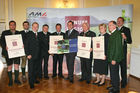 Pressekonferenz Genussregion Österreich, Grazer Burg, Weißer Saal, Gruppenbild mit Josef Pröll (BM für Land- und Forstwirtschaft, Umwelt Wasserwirtschaft), Johann Seitinger (Agrarlandesrat Steiermark), Ök.Rat. Gerhard Wlodkowski (Aufsichtsrats-Vorsitzender AMA Marketing GmbH), nach Urkundenüberreichung an Bürgermeister der Regionen.