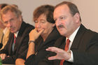 v.l.: Univ.šProf. Dr. Peter Hackl (Fachstatistischer Generaldirektor, Statistik Austria), Liese Prokop (Bundesministerium fŸr Inneres), Hubert Gorbach (Vizekanzler und Bundesminister fŸr Verkehr, Innovation und Technologie)