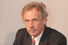 …sterreichische Verkehrsunfallbilanz 2005: Univ.-Prof. Dr. h. c. Dr. Peter Hackl (Fachstatistischer Generaldirektor, Statistik Austria)