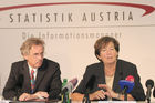 Österreichische Verkehrsbilanz 2005, v.l.: Univ.-Prof. Dr. Peter Hackl (Fachstatistischer Generaldirektor, Statistik Austria), Liese Prokop (BM f. Inneres)