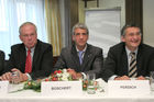 VBI AG Bilanz 2005. v.l: Dipl. Vw.R. Weingartner, Ressort Corporate Banking, Dr. F. Boschert, Vorstandsvorsitzender d. VBI (Ressort Retail Banking), Mag. Wolfgang Perdich, Vorstandsdir.Österr.VB AG