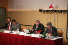 v.l.: Heimo Scheuch, Mitglied d. Vorstandes Wienerberger AG (NW-Europa), Hans Tschuden, Finanzvorstand, Wolfgang Reithofer, Vorstandsvorsitzender, Johann Windisch, Vorstand f. Zentral- u. O/W-Europa