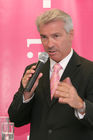 Dr. Georg Pölzl, Vorsitzender der Geschäftsführung T-Mobile Austria, spricht über den Kauf von tele.ring