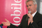 Dr. Georg Pölzl, Vorsitzender der Geschäftsführung T-Mobile Austria, spricht über den Kauf von tele.ring