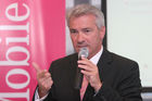 Dr. Georg Pölzl, Vorsitzender der Geschäftsführung T-Mobile Austria, spricht über den Kauf von tele.ring
