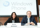 (c) fotodienst / Anna Rauchenberger - Wien, am 11.10.2010 - Microsoft stellt heute weltweit und hier bei einer Pressekonferenz im K47 Keyclub in Wien gemeinsam mit Partnern und Mobilfunkbetreibern die ersten Windows Phone 7 Smartphones vor. Windows Phone 7 macht die Benutzung von Smartphones einfacher und intuitiver. Erhältlich sind die ersten erxklusiven Windows Phone 7 basierten Smartphones ab Ende Oktober von führenden Geräteherstellern. FOTO v.l.:  Petra Jenner, Geschäftsführerin Microsoft Österreich, Alexander Sperl, Vorstandsdirektor A1 Telekom Austria