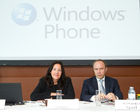 (c) fotodienst / Anna Rauchenberger - Wien, am 11.10.2010 - Microsoft stellt heute weltweit und hier bei einer Pressekonferenz im K47 Keyclub in Wien gemeinsam mit Partnern und Mobilfunkbetreibern die ersten Windows Phone 7 Smartphones vor. Windows Phone 7 macht die Benutzung von Smartphones einfacher und intuitiver. Erhältlich sind die ersten erxklusiven Windows Phone 7 basierten Smartphones ab Ende Oktober von führenden Geräteherstellern. FOTO v.l.:  Petra Jenner, Geschäftsführerin Microsoft Österreich, Alexander Sperl, Vorstandsdirektor A1 Telekom Austria