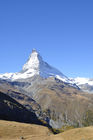 Das Matterhorn bei Zermatt zählt zu den weltweit bekanntesten Bergen dank seiner prägnanten spitzen Form.