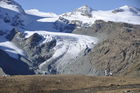 Infolge der Klimaerwärmung schmelzen die Gletscher in rasantem Tempo wie hier beim Grenzgletscheram Fusse der Dufourspitze. 