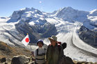 Immer mehr japanische und auch chinesische Touristen erobern die Schweizer Alpen. More and more japanese and also chinese tourists are visiting the Swiss alps.