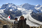 Immer mehr japanische und auch chinesische Touristen erobern die Schweizer Alpen. More and more japanese and also chinese tourists are visiting the Swiss alps.