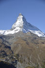 Das Matterhorn bei Zermatt zählt zu den weltweit bekanntesten Bergen dank seiner prägnanten spitzen Form.