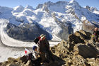 Immer mehr japanische und auch chinesische Touristen erobern die Schweizer Alpen. More and more japanese and also chinese tourists are visiting the Swiss alps.