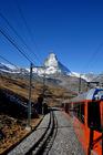 Die Gornergradbahn führt von Zermatt bis auf 3100 Meter hoch und bietet einen fantastischen Blick aufs Matterhorn. The Gornergrad railyway is driving the hikers and bikers from Zermatt up to 3100 meters with a spectacular view to the Matterhorn 