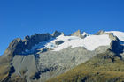 Die Sicht auf die Fusshörner und den schmelzenden Gletscher von der Riederalp aus. Swiss alps panoramic view to the Feethorn and melting glacier from Riederalp.