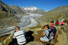 Von der Moosfluh (auf 2333 MüM) oberhalb der Riederalp haben Wanderer und Biker einen herrlichen Blick auf den längsten Gletscher der Schweizer Alpen. From Moosfluh above Riederalp trekkers and bikers have a wonderfull view to the longest melting glacier in the Swiss Alps